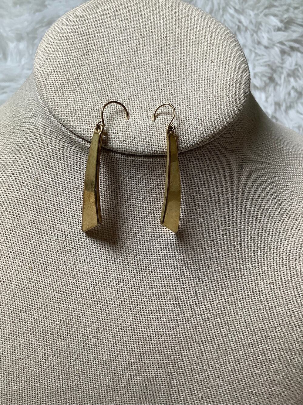 Kenneth Cole Gold-Tone Minimalist Drop Stick Dangling Earrings Preppy A5-48